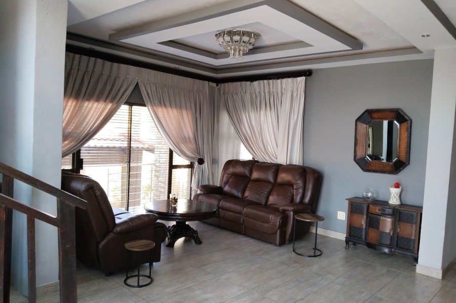 5 Bedroom Property for Sale in Birdwood Estate North West